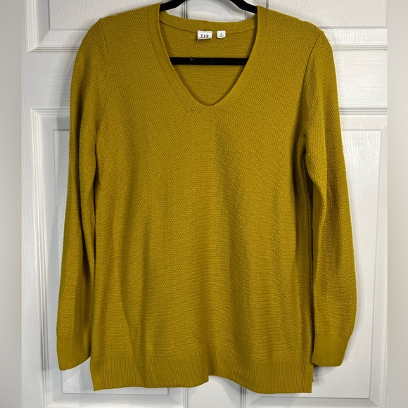 GAP Women’s Mustard Gold V-Neck Merino Wool Blend Sweater - Size Medium - Picture 1 of 4